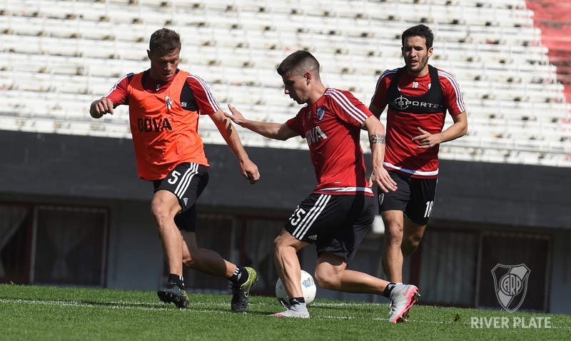 Sin Larrondo, con Pity