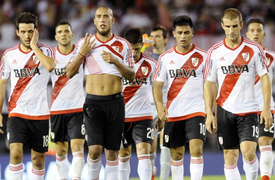 Noche negra para River