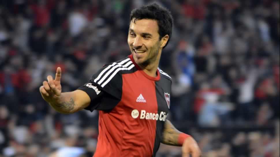 Newell’s ganó e igualó a Boca en la cima