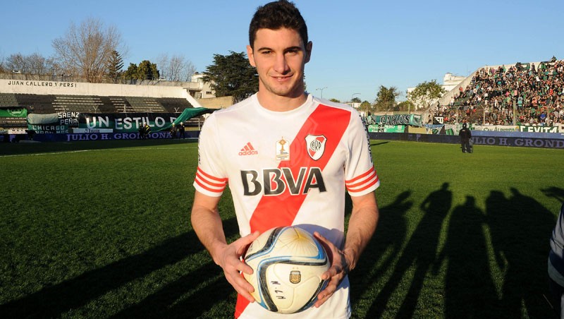 Alario le duele a River