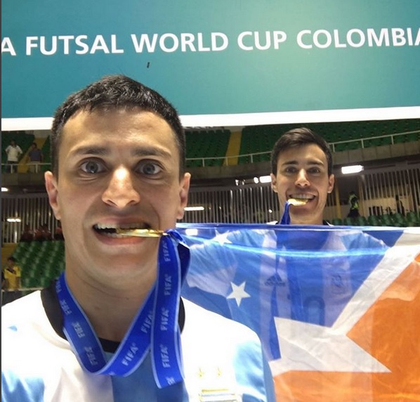 Con medalla Azul y Oro