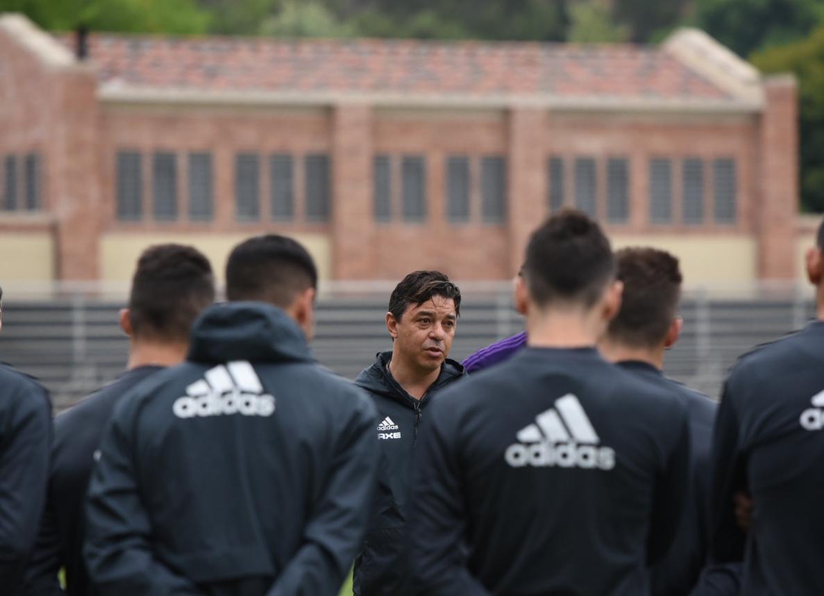 Gallardo paró un equipo pensando en el primer amistoso