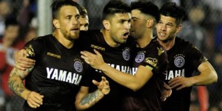 Denis castigó a Independiente en el final