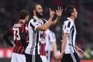 Gonzalo Higuaín llegó a los 100 goles en Italia