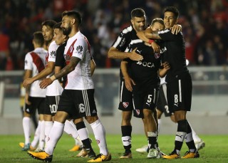 River perdió con el Rojo y no sale de la crisis