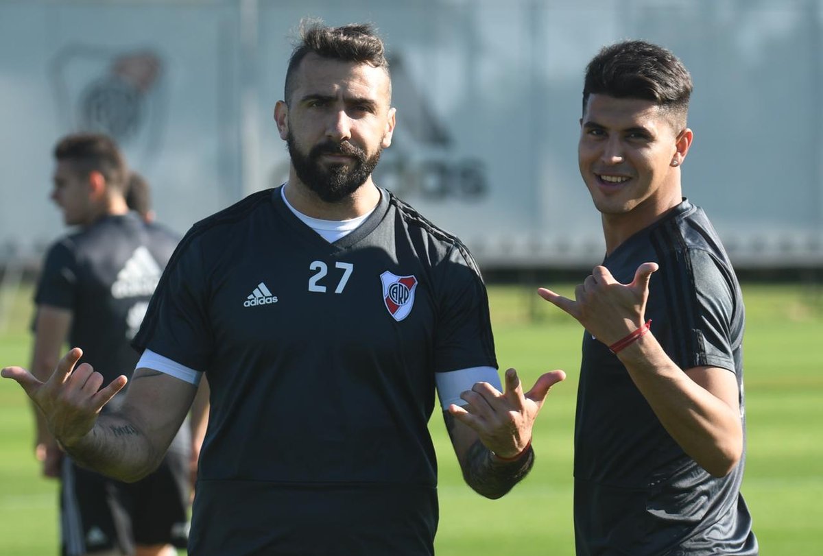 Gallardo paró un equipo con Pratto entre los suplentes