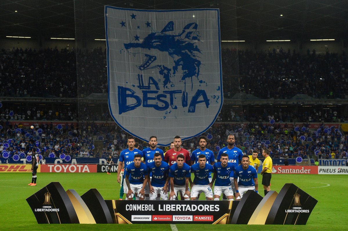 La torcida de Cruzeiro no durmió, ni dejó dormir