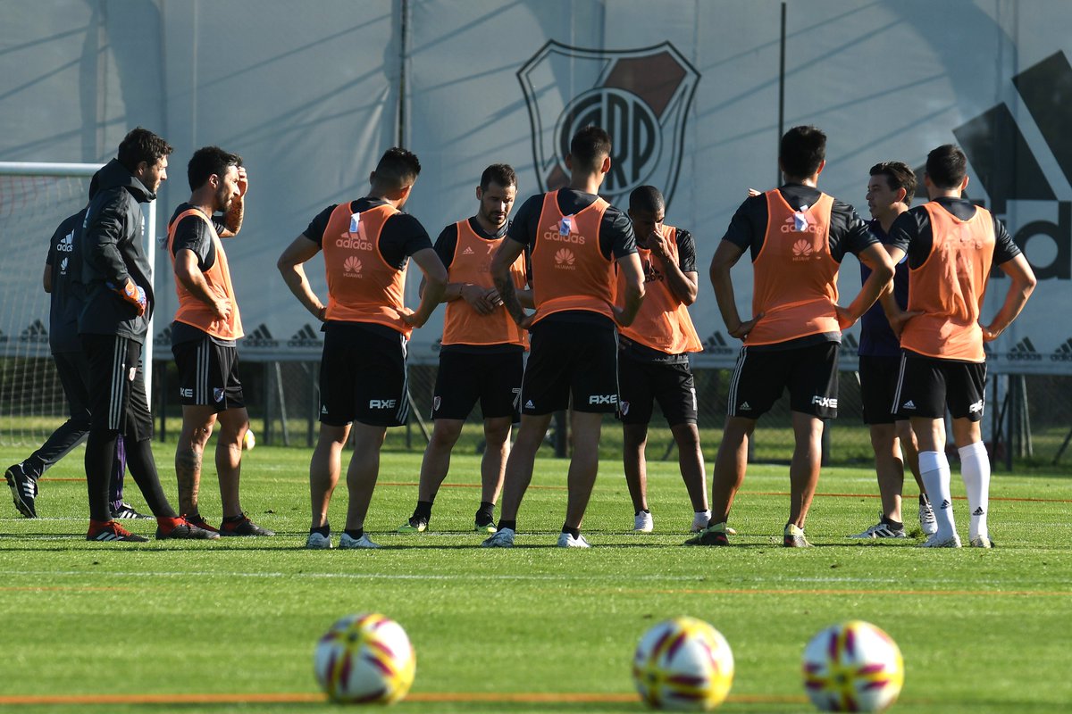 Gallardo paró un equipo pensando en Colón