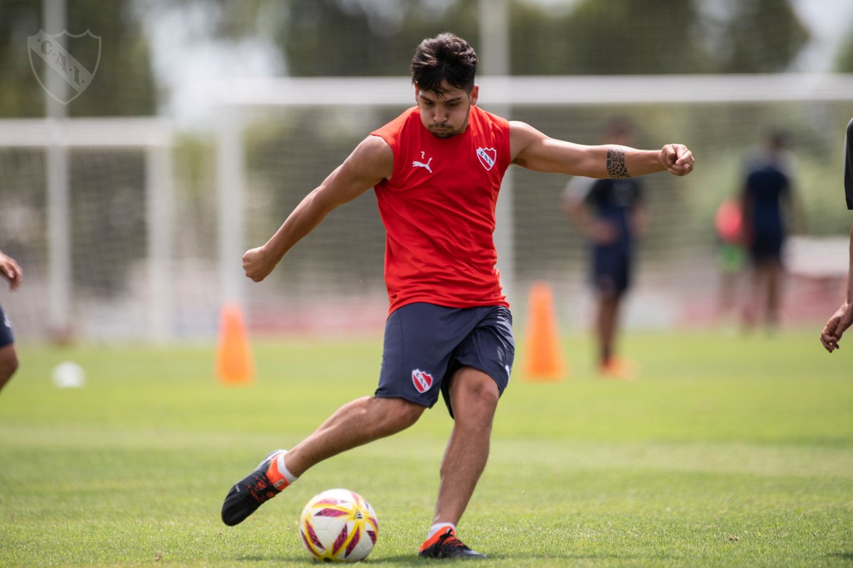 Benítez se entrenó con normalidad y es fija para el clásico