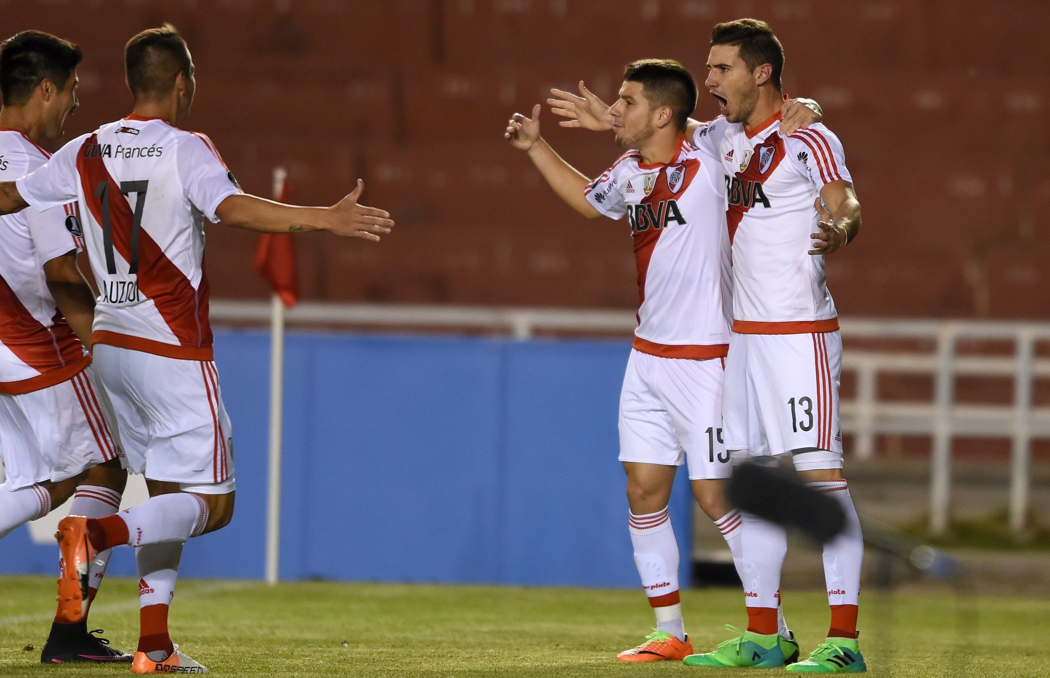 River le gana a Melgar y es más líder que nunca