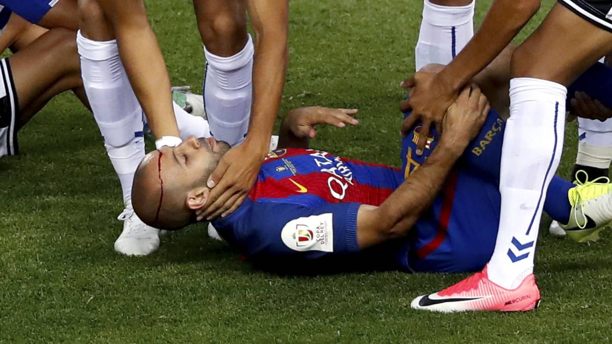 Mascherano afuera de la final por un fuerte golpe