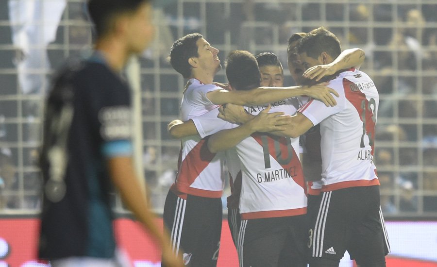 River goleó 3-0 y se puso a uno de Boca
