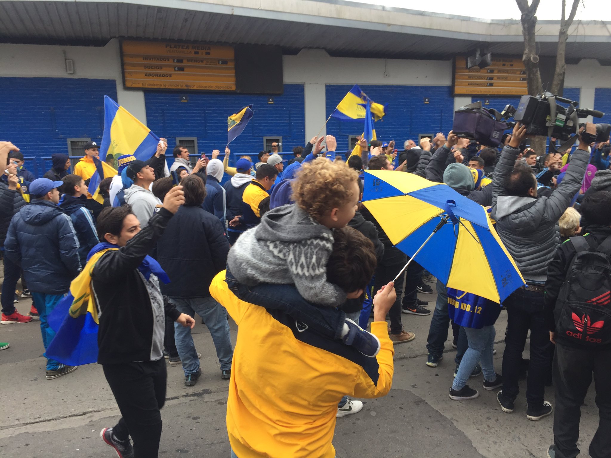 El Banderazo Azul y Oro