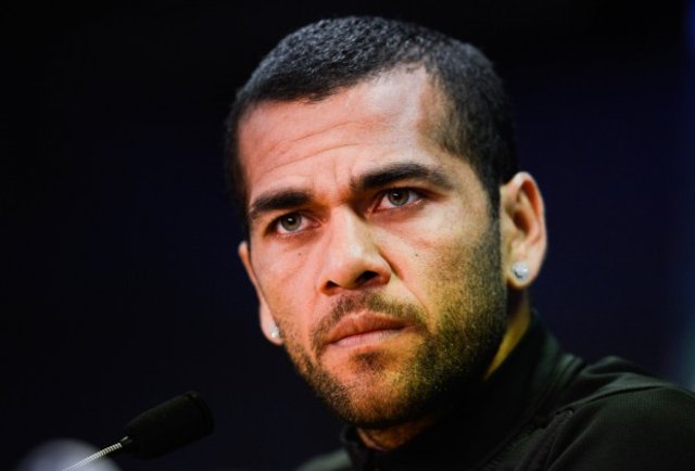 Dani Alves criticó fuerte a Diego Maradona