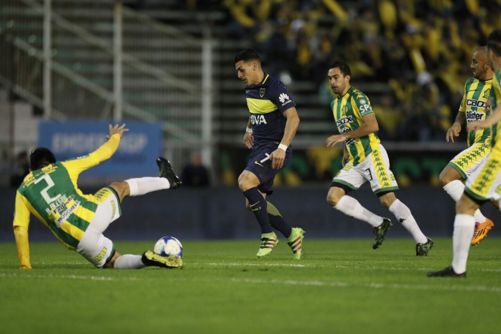 Boca le gana al Tiburón 2 a 0 y acaricia el título