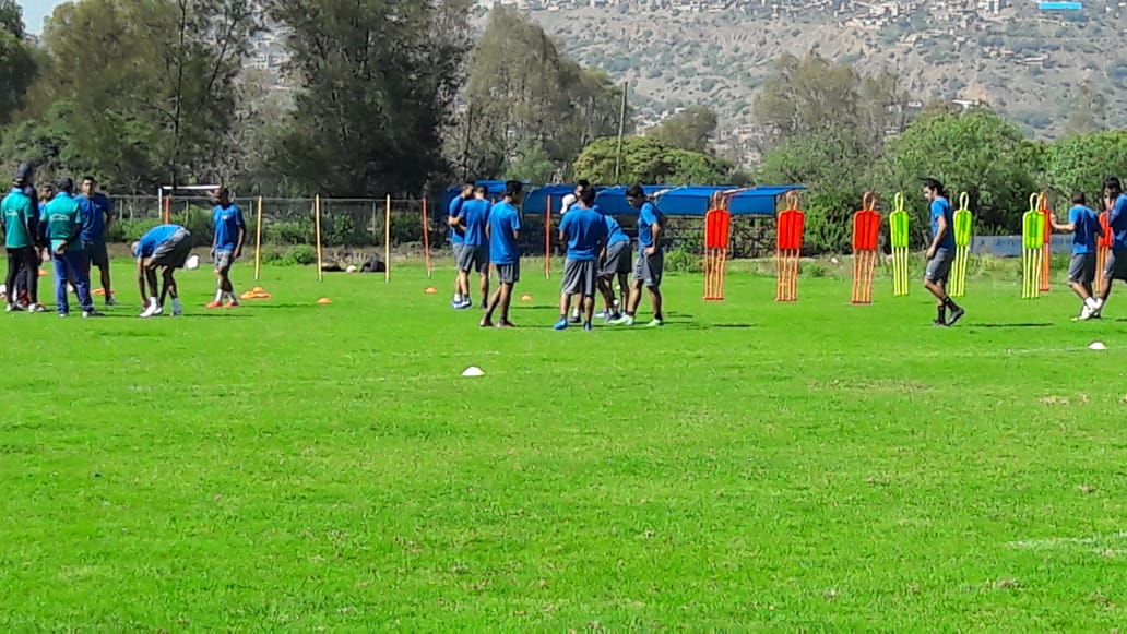 El rival de Boca se entrena en Cochabamba