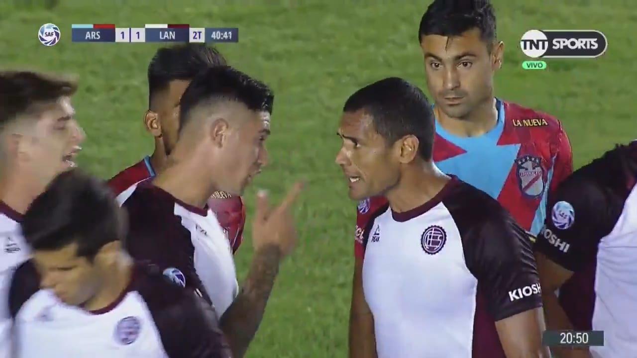 El Pepe Sand se cruzó fuerte con un compañero