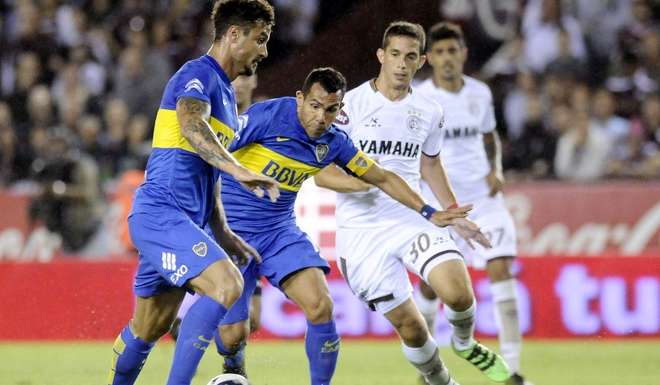 Boca perdió y se aleja