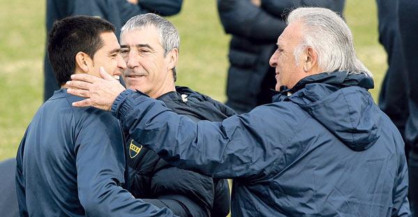 Basile: “Riquelme sería un gran mánager para Boca”