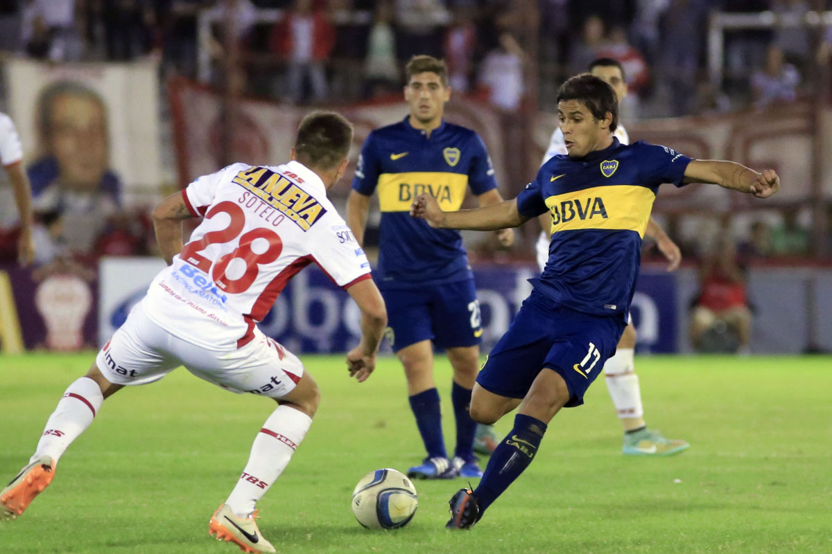 Boca visita el Ducó para seguir en la cima