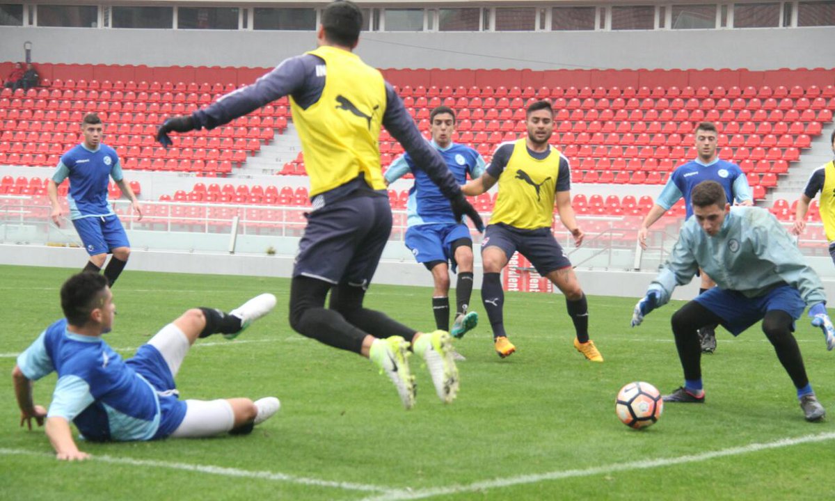 Victoria del rojo ante San Carlos