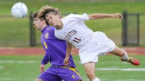 La Premier League evalúa eliminar los cabezazos de las inferiores