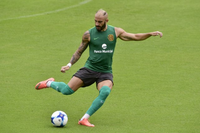 ¿Javier Pinola el primer refuerzo xeneize?