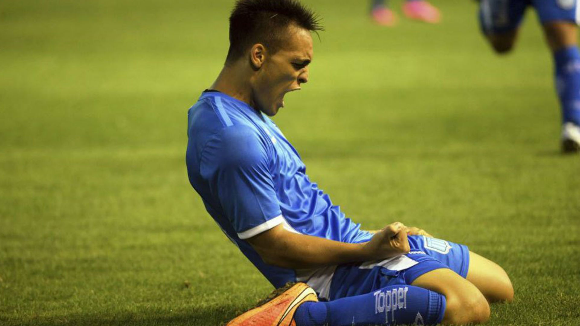 ¿Se viste de violeta? La Fiore busca a Lautaro