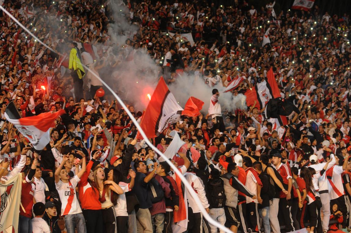 River sancionado por cantos xenófobos