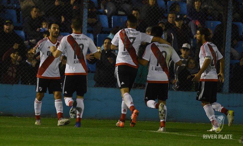 El gol de Scocco y no mucho más