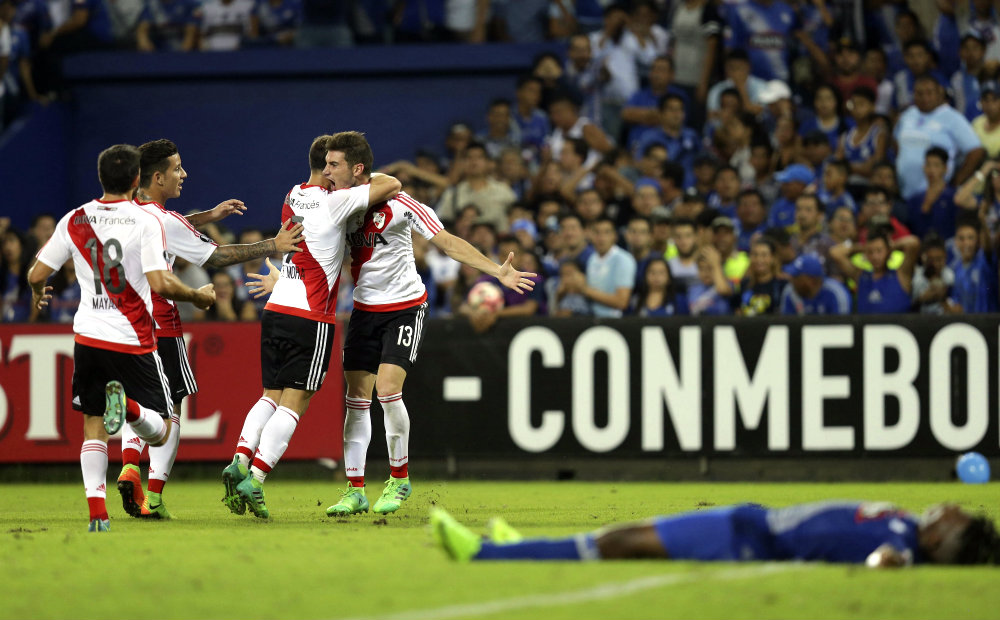 Alario le dio el triunfo a River en Ecuador