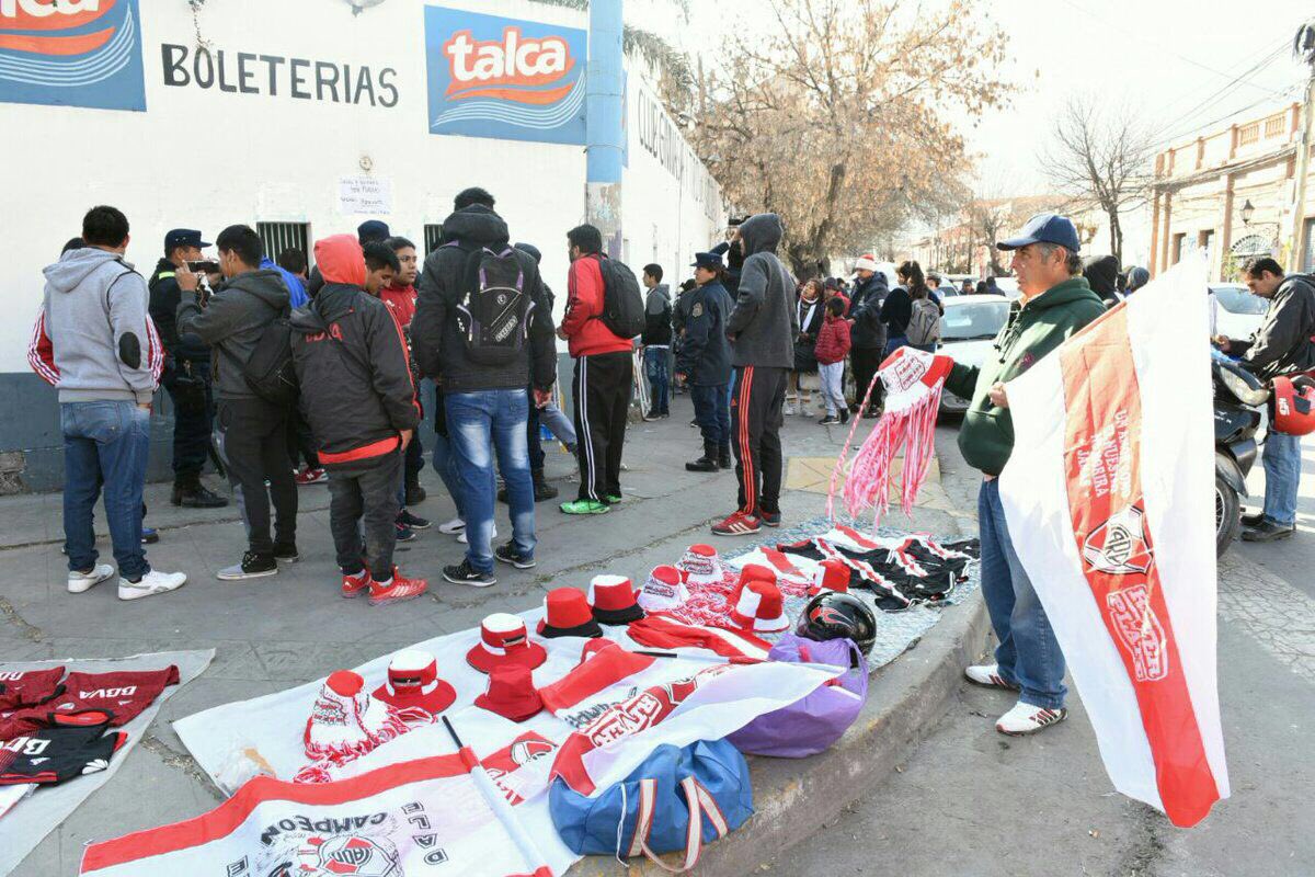 River empieza a copar Salta