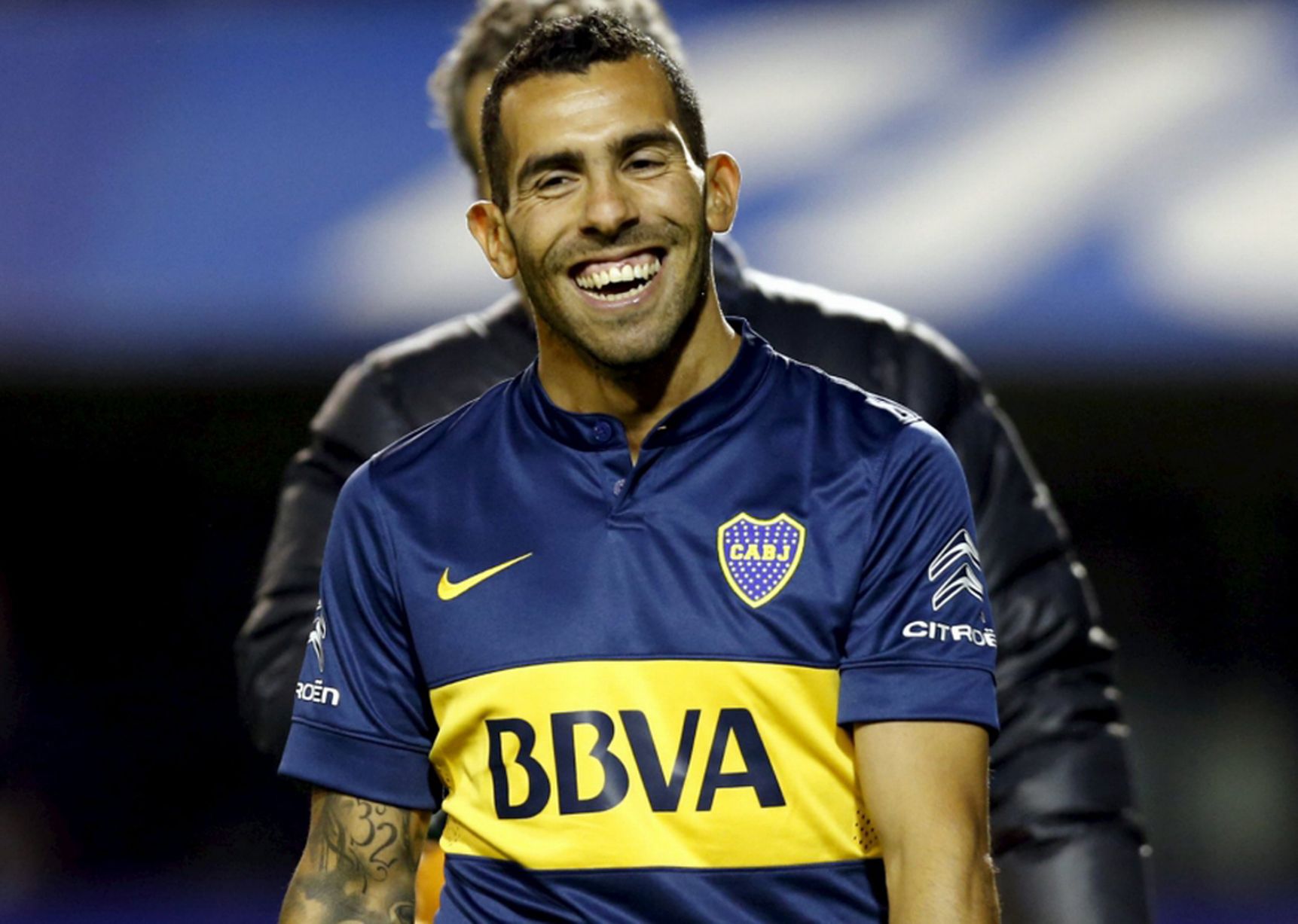 Tevez suelto y doble “5”