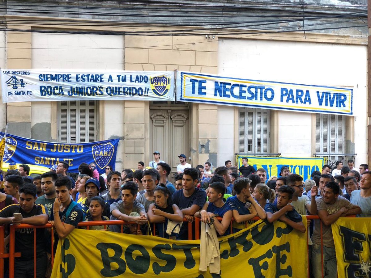 Una multitud de hinchas recibió a Boca en Santa Fe, por Martín Costa