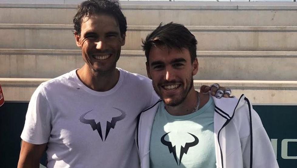 Un futbolista portugués sorprendió a Nadal con un tatuaje de su rostro