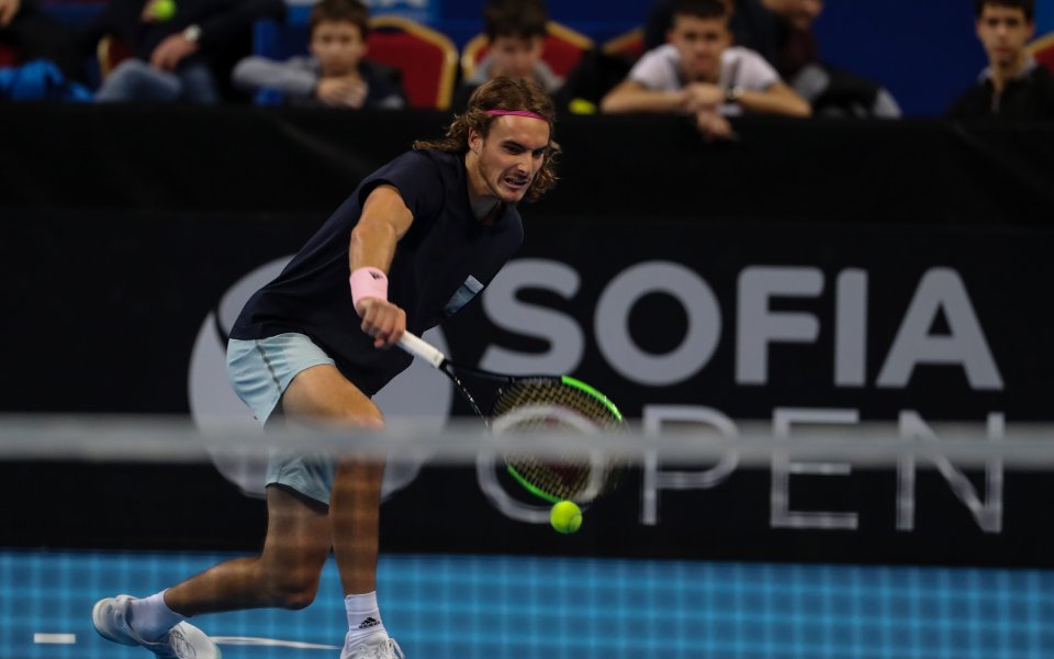 Tsitsipas, con todo