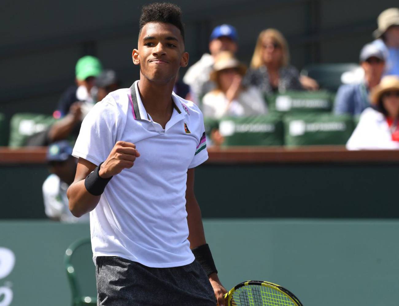 Auger-Aliassime bajó a Tsitsipas