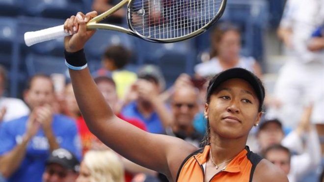 Osaka comenzó la defensa con algunos altibajos pero pasó