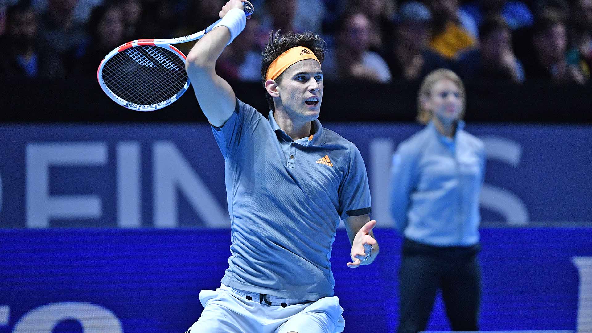Thiem sorprende a Federer en la jornada inaugural de Londres