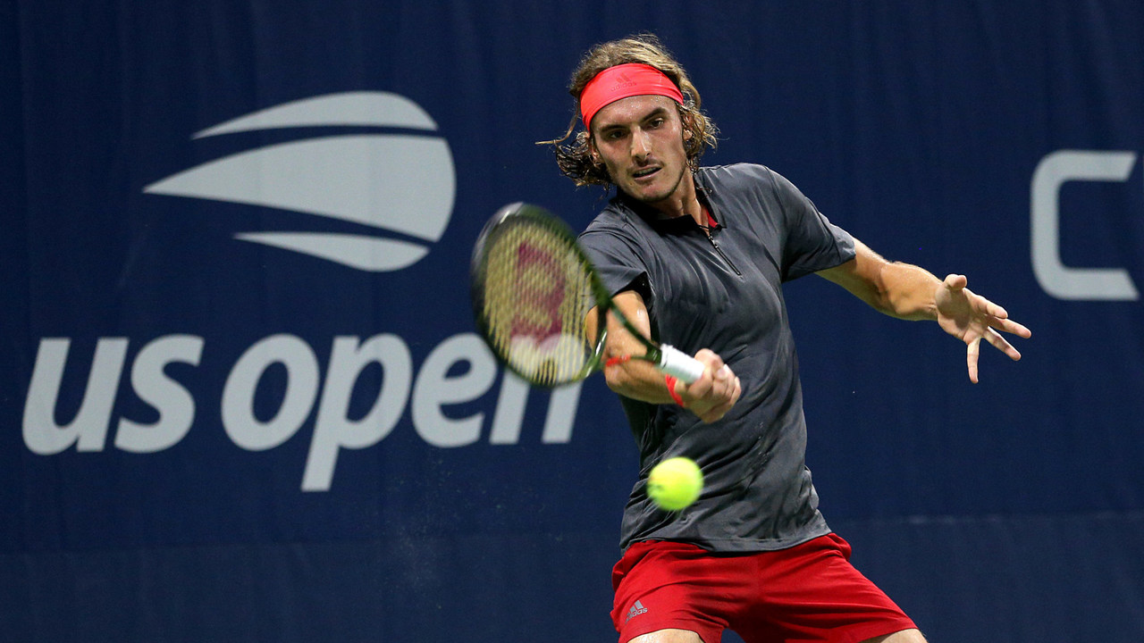 Tsitsipas rompió el maleficio y está en tercera
