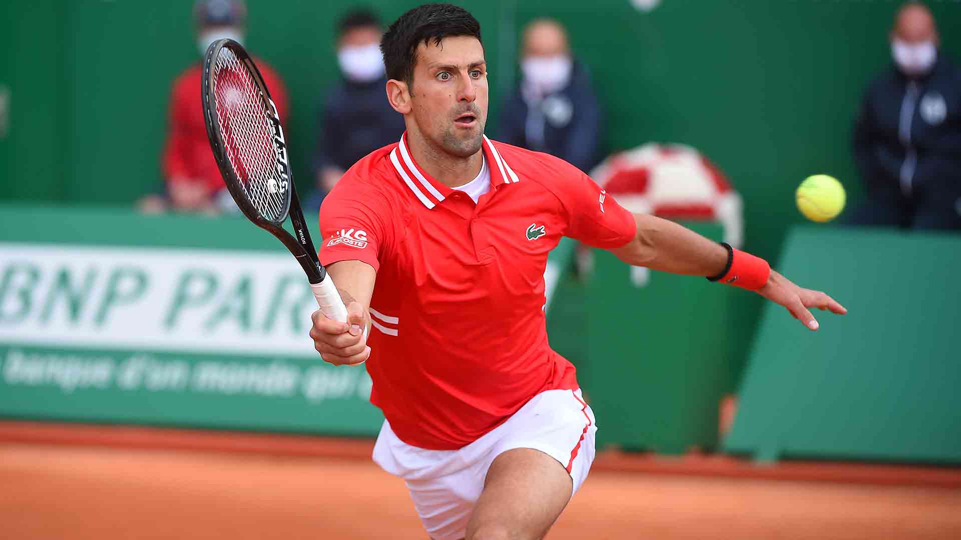 Djokovic volvió al polvo con una gran victoria