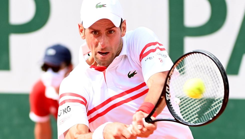 Djokovic y Federer siguen en carrera en Roland Garros