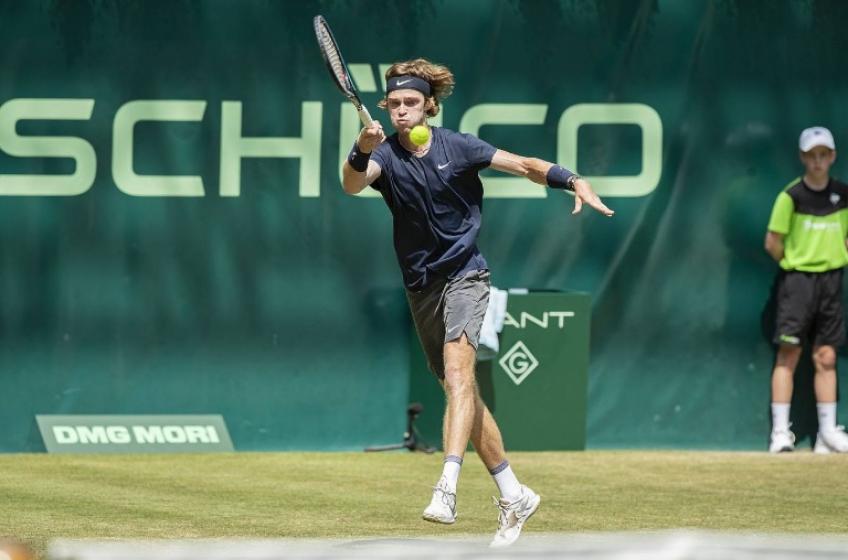 Rublev anda fino en Halle y ya está en cuartos de final