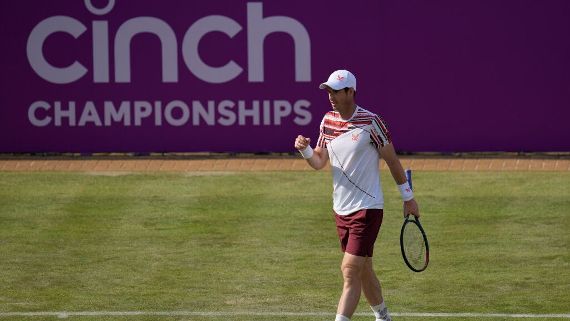 Murray volvió al césped tras tres años y ganó
