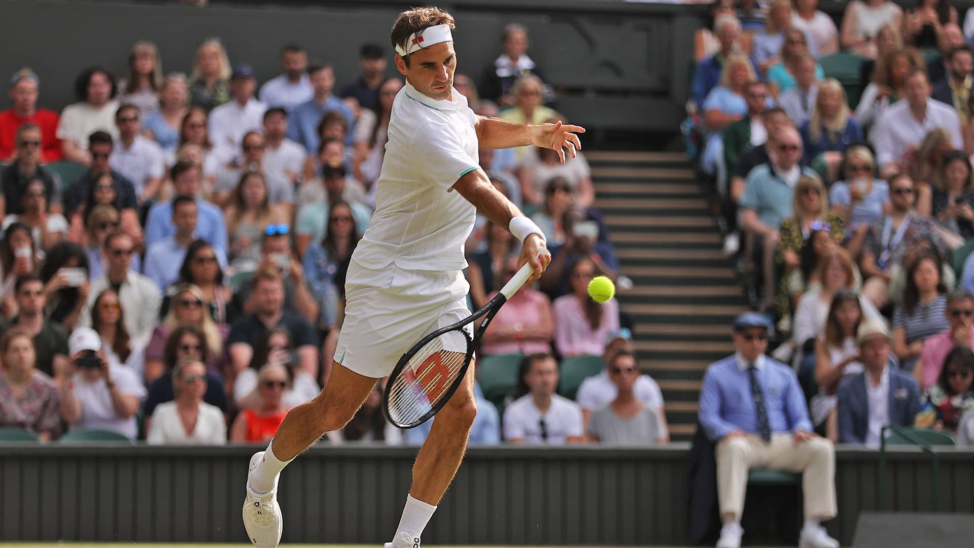 Federer quiere seguir adelante en Wimbledon