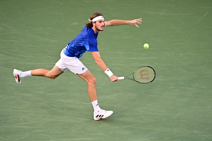 Tsitsipas y Rublev sufrieron pero están en semis