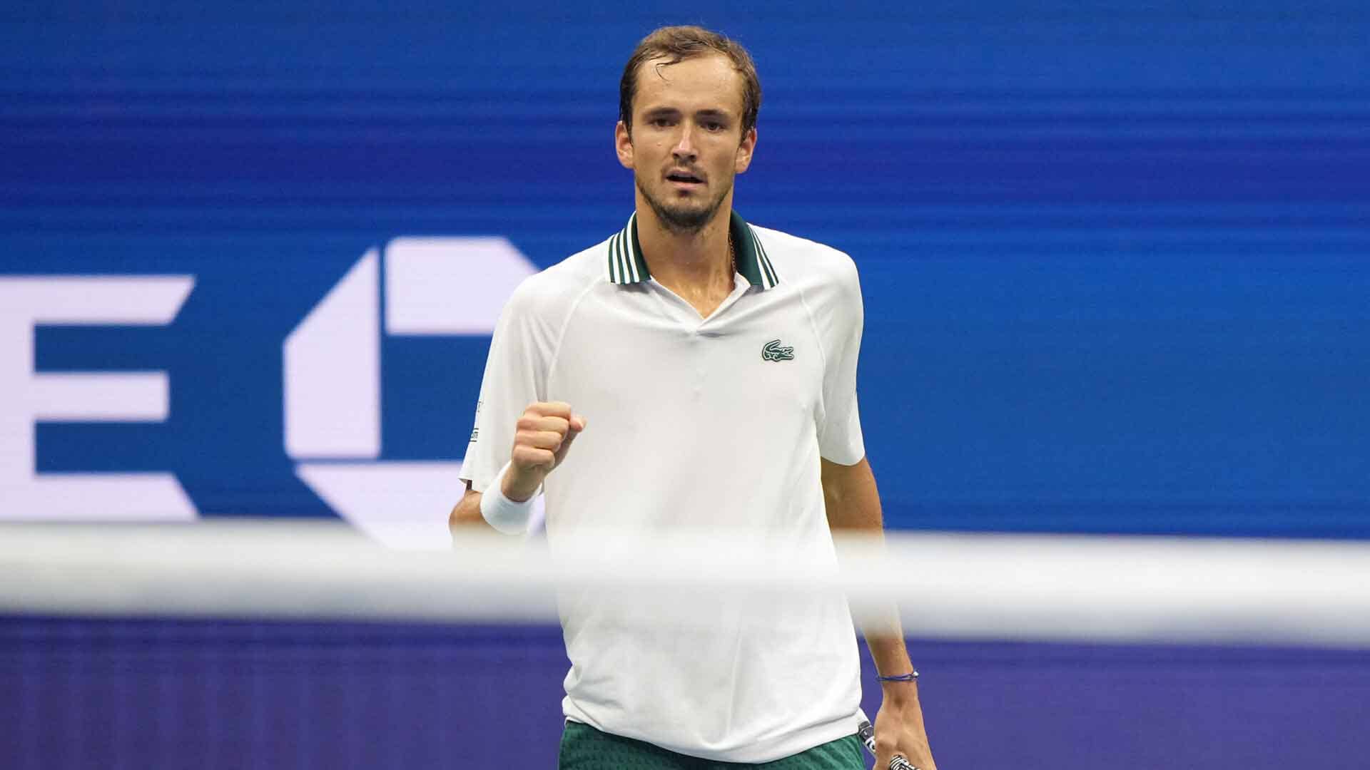 Medvedev y Tsitsipas siguen firmes en Nueva York