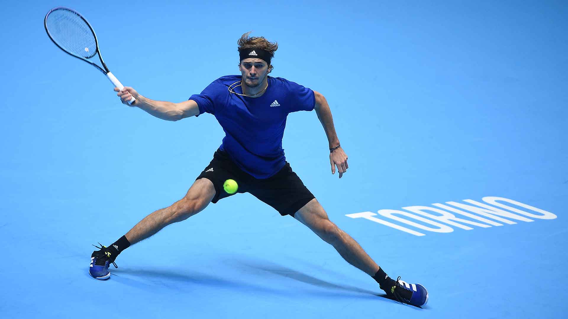 Zverev derrotó a Hurkacz y se metió en semis